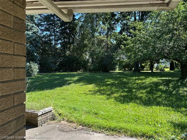 Property Photo: 1661 Winthrop Road MI 48302
