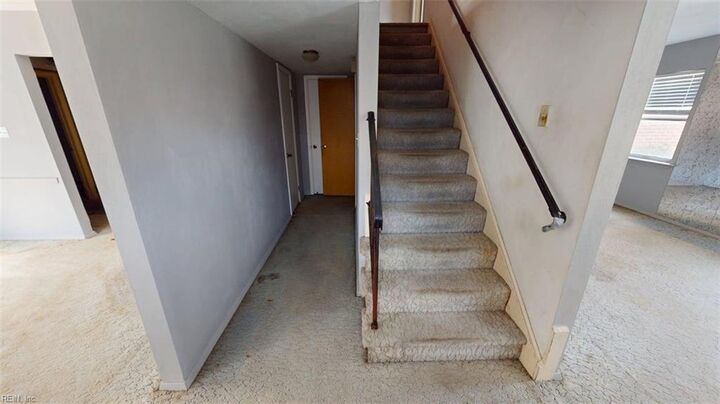 Property Photo:  809 S Buckingham Ct  VA 23462 