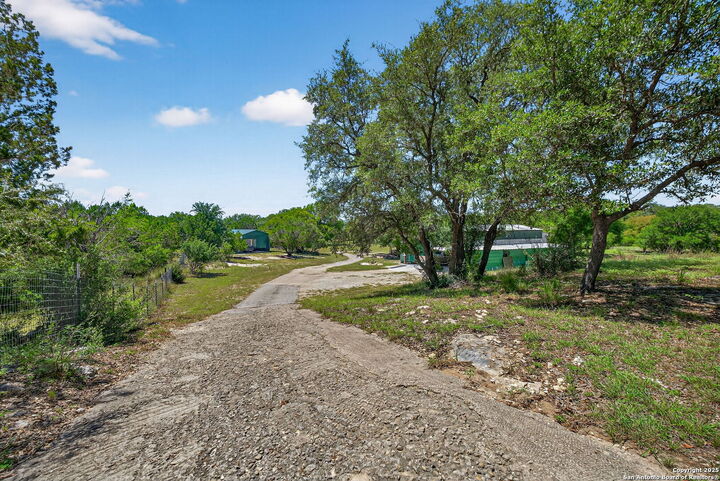 Property Photo: 924 Wagon Creek TX 78003