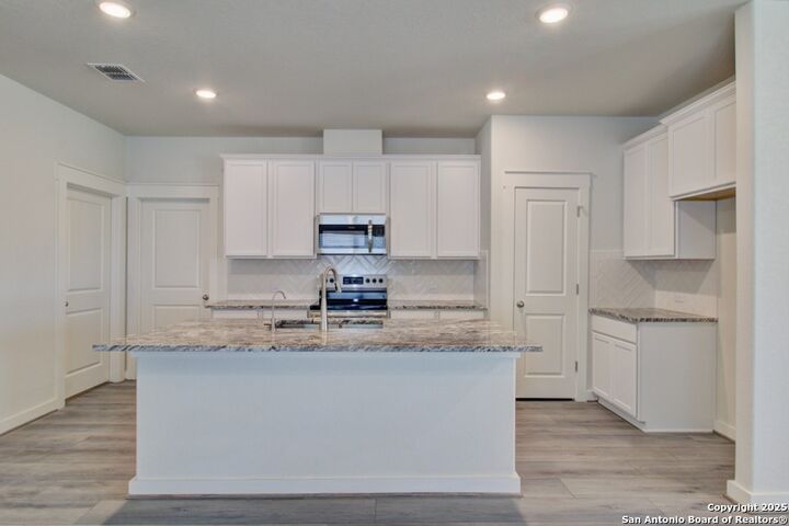 Property Photo: 2615 Echinacea Path TX 78109