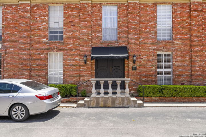 Property Photo: 8033 N New Braunfels Avenue 400 D TX 78209