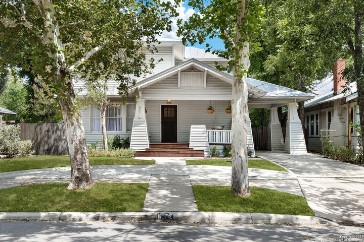 Property Photo:  617 E Park Ave  TX 78212 