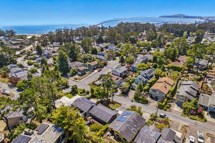 Property Photo:  422 Avenue Portola  CA 94019 