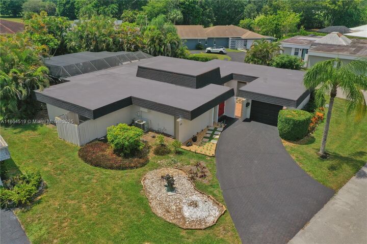 Property Photo:  5708 Mulberry Dr 5708  FL 33319 