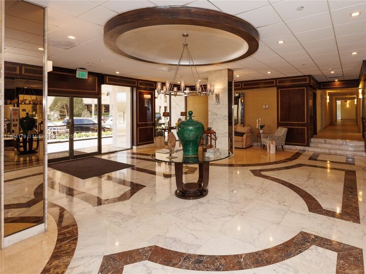 Property Photo: 625 Biltmore Way 203 FL 33134