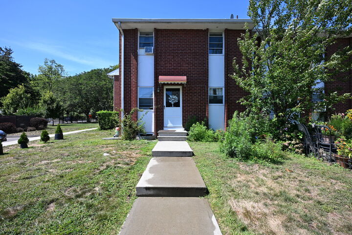 Property Photo:  15 Madison Street Apt F9  CT 06854 