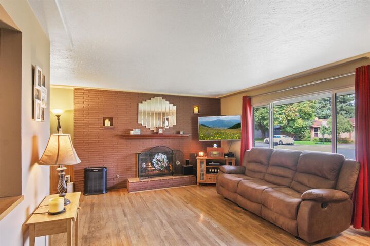 Property Photo:  303 W Barnes Rd  WA 99218 