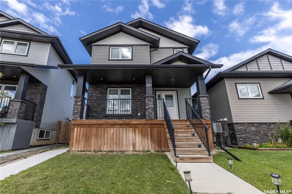 Property Photo: 1433 Besnard Drive SK S0K 2T1