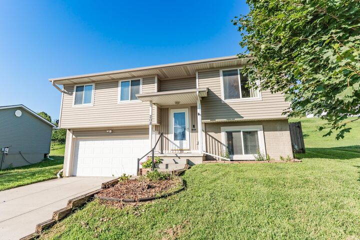 Property Photo: 208 Valley Street IA 51534