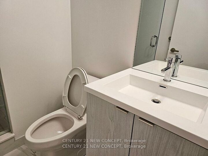 Property Photo: 55 Cooper Street 7601 ON M5E 0G1