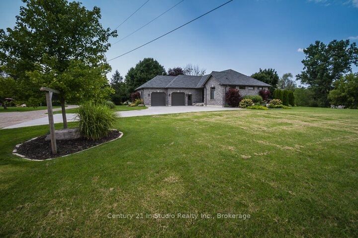 Photo de la propriété:  72235 Lakeshore Drive, R.r. #1 Drive  ON N0M 2T0 