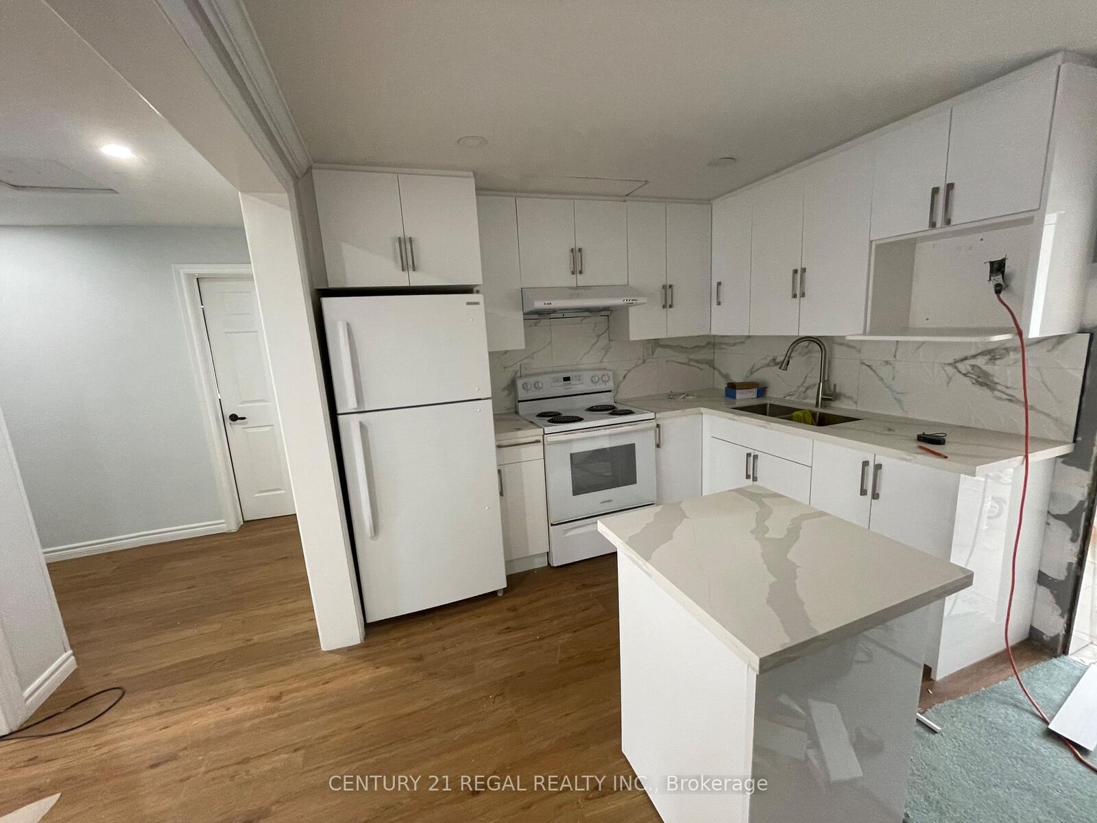 Photo de la propriété:  215 B Queen Street S  ON L5M 1L6 