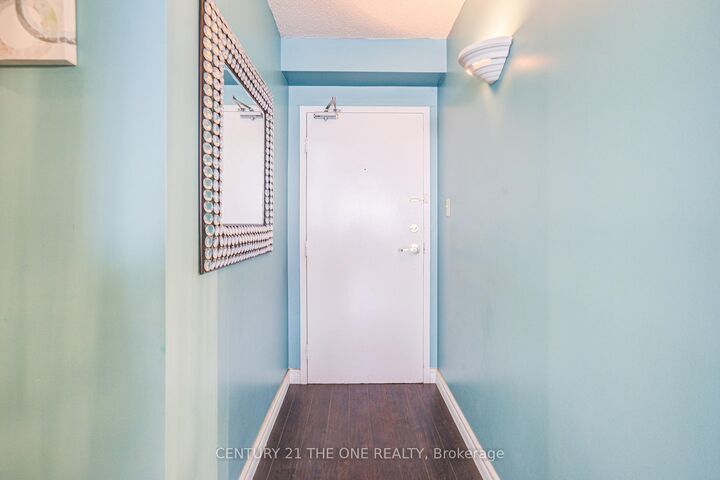 Photo de la propriété:  121 Ling Road 808  ON M1E 4Y2 