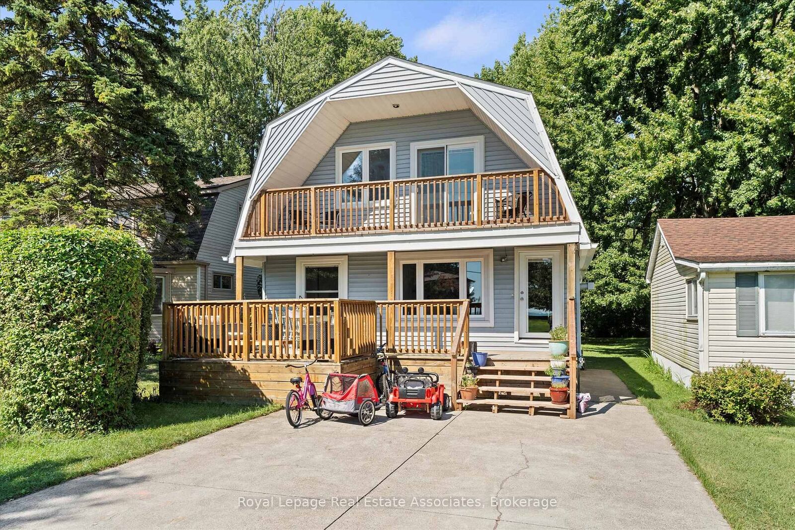 Photo de la propriété:  374 Lakewood Drive  ON N9V 2Y8 