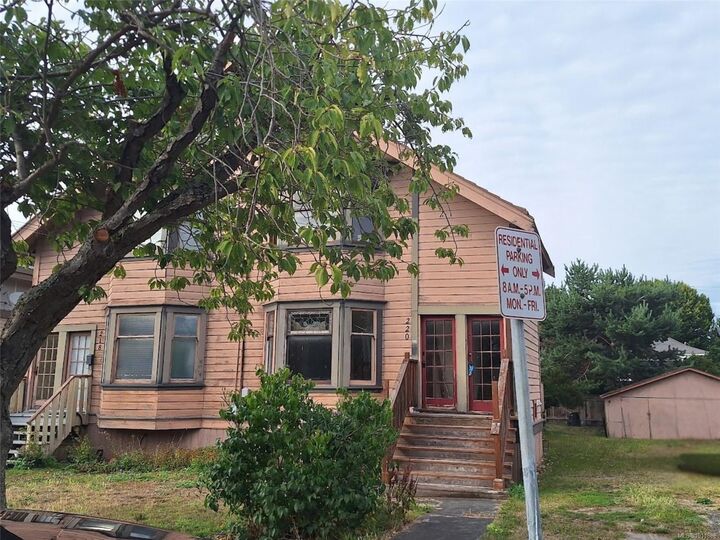 Property Photo:  220 Michigan St  BC V8V 1R3 
