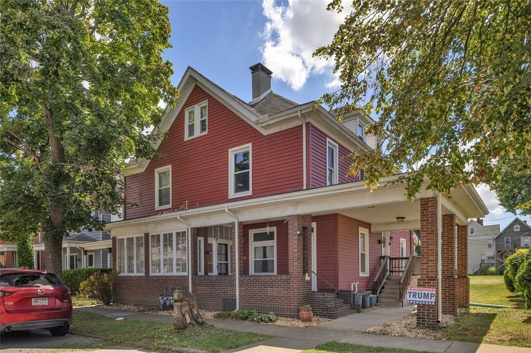 Property Photo: 504 Aexander St PA 15601