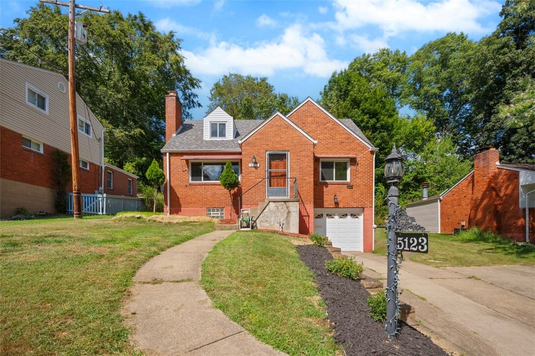 Property Photo: 5123 S Passage Dr PA 15236