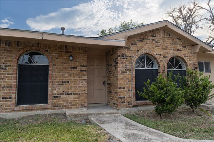 Property Photo: 1430 State Highway 46 S TX 78130