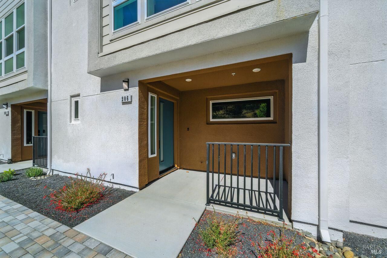 Property Photo: 206 Verandah Avenue CA 94945