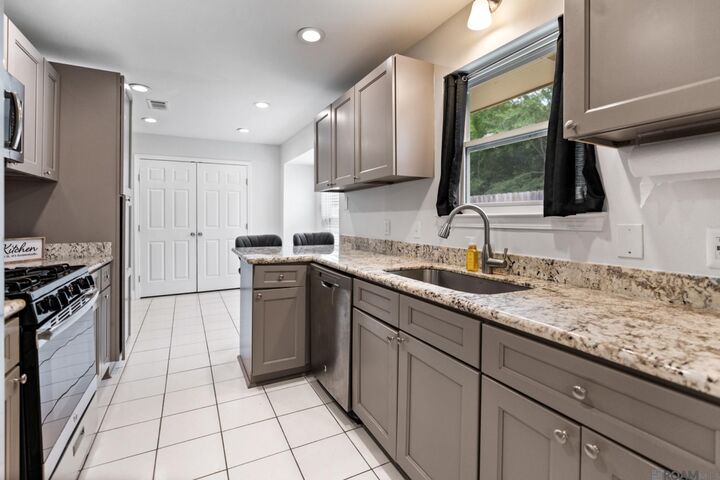 Property Photo:  14525 Commission Ave  LA 70817