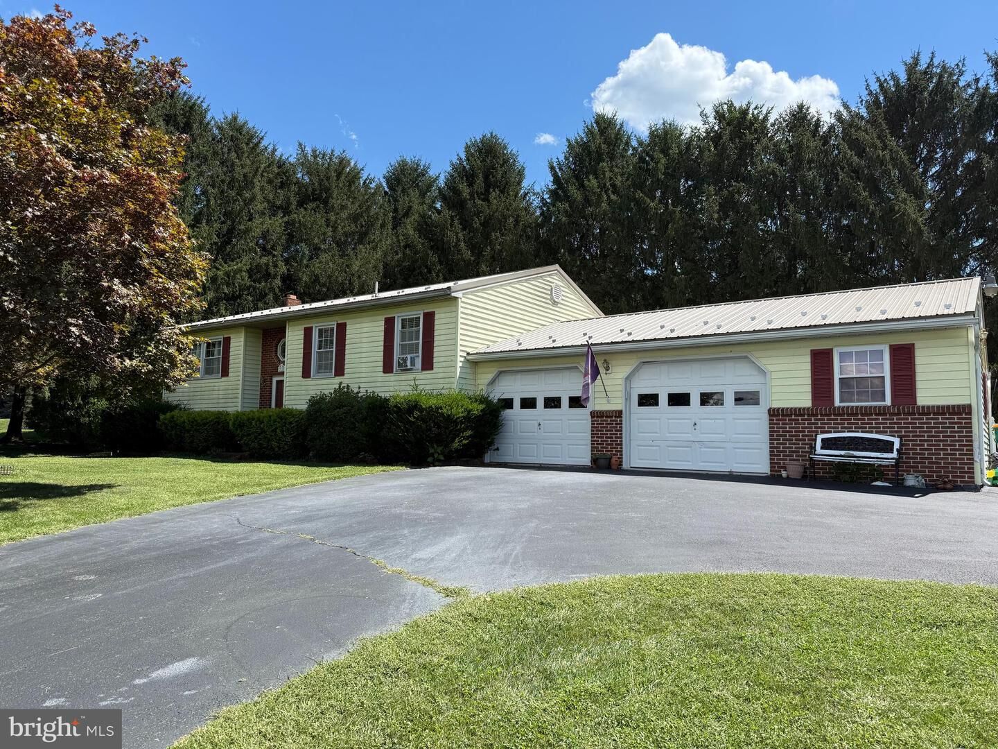 Property Photo: 711 W Pine Street PA 17065