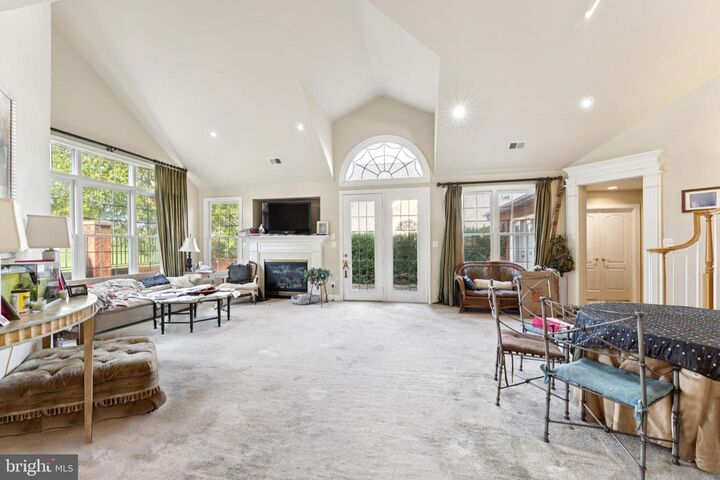 Property Photo: 18436 Kapalua Terrace VA 20176
