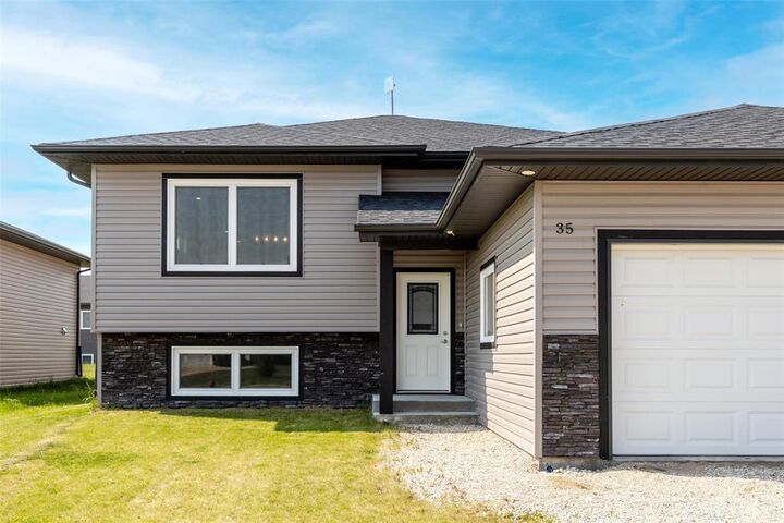 Property Photo:  35 Mara Cove  MB R0A 0V2 