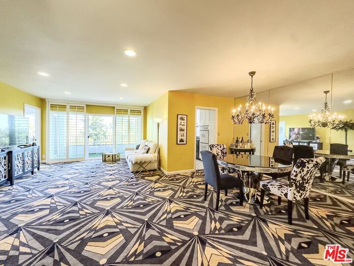 Property Photo: 7560 Hollywood Blvd CA 90046