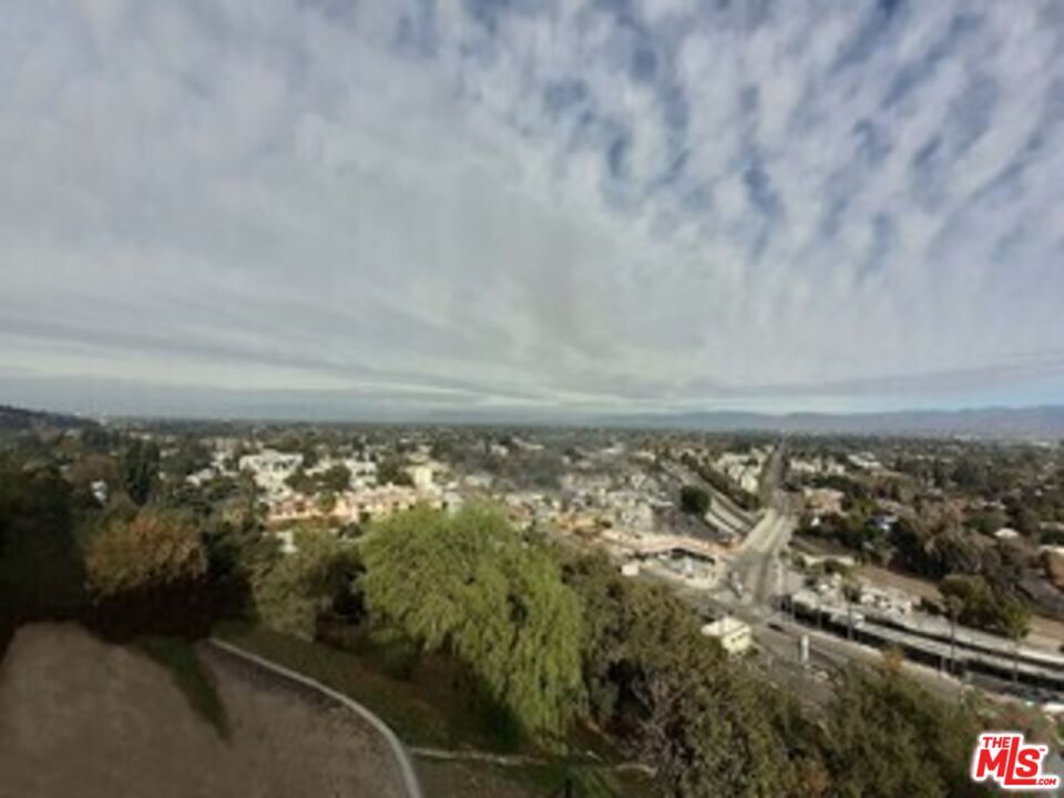 Property Photo:  11729 Laurelwood Dr  CA 91604 