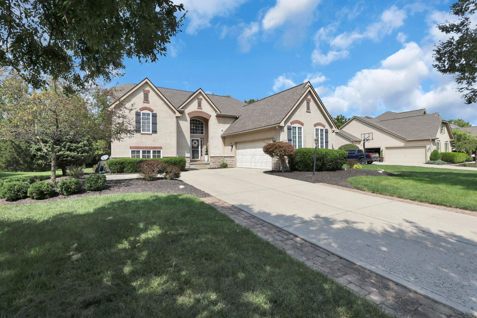 Property Photo:  6218 Lampton Pond Drive  OH 43026 