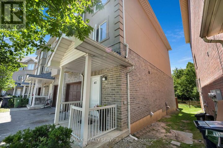 Property Photo: 3059 Finch Avenue West 45 ON M9M 0A7