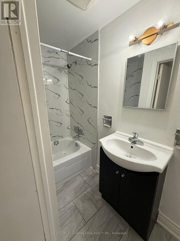 Photo de la propriété: 786 West Shore Boulevard Basement ON L1W 2V3