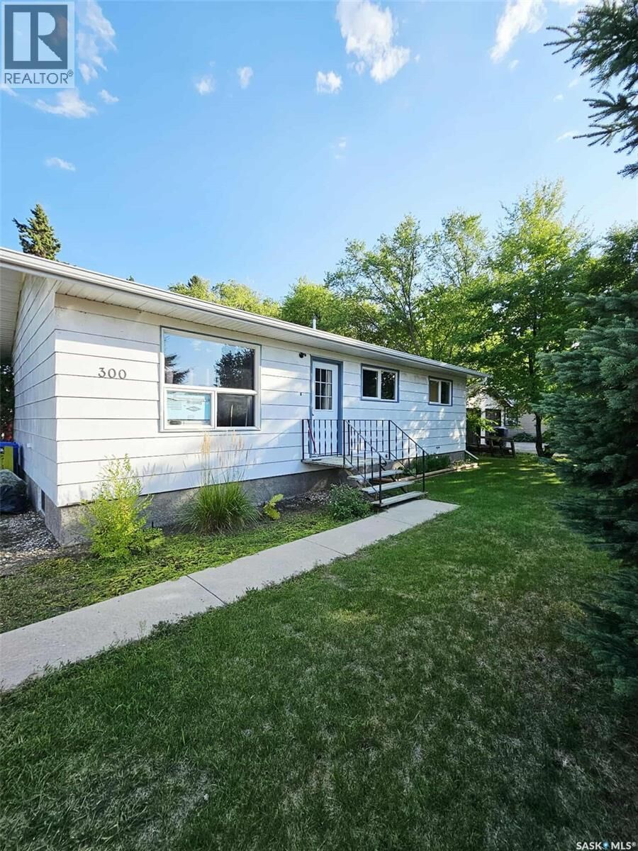 Property Photo:  300 4th Street  SK S0A 0H0 