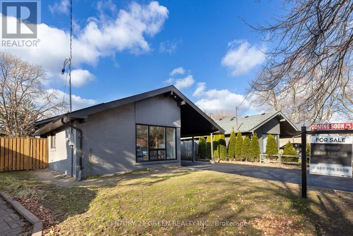 Property Photo:  32 Brookridge Drive  ON M1P 3M1 