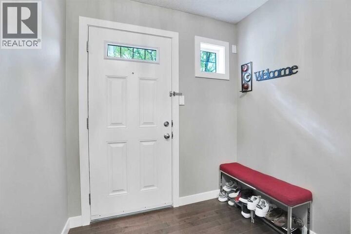 Property Photo: 101 Pantego Lane Northwest AB T3K 0T1