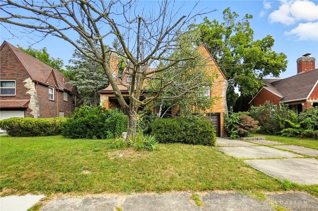 Property Photo: 49 W Maplewood Avenue OH 45405