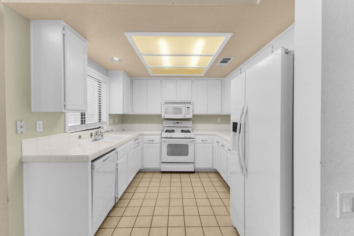 Property Photo: 78748 Via Sonata CA 92253