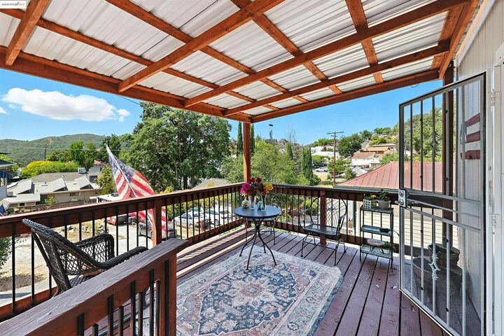 Property Photo: 137 Barretta St CA 95370