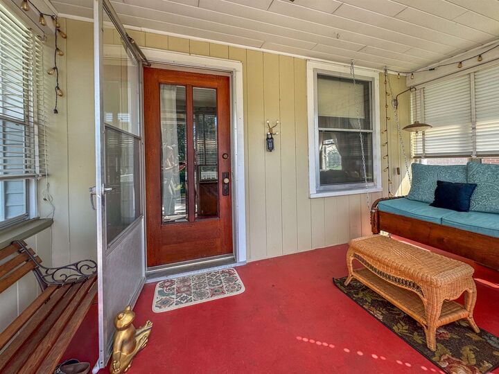 Property Photo: 811 Lawther Street IA 52001