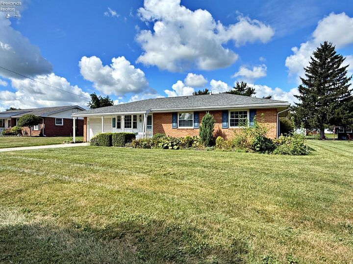 Property Photo:  221 Beechwood Drive  OH 44883 