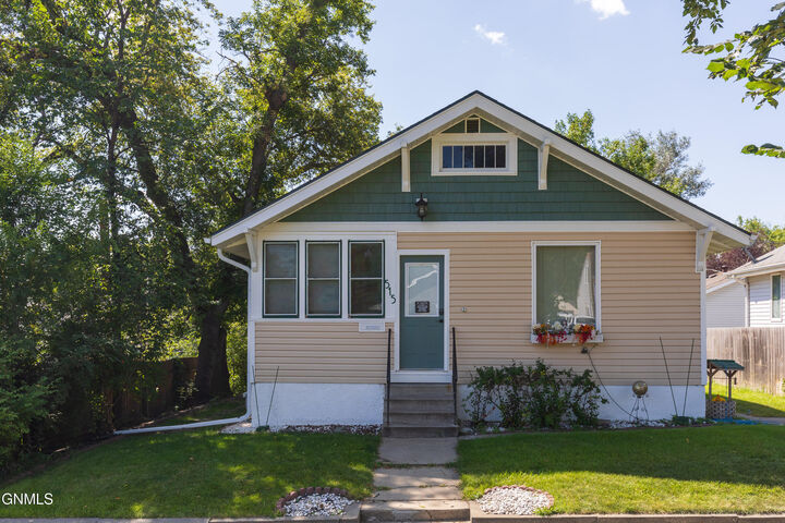 515 W Avenue A  Bismarck ND 58501 photo