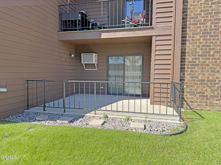 Property Photo:  2635 Gateway Avenue 4  ND 58503 