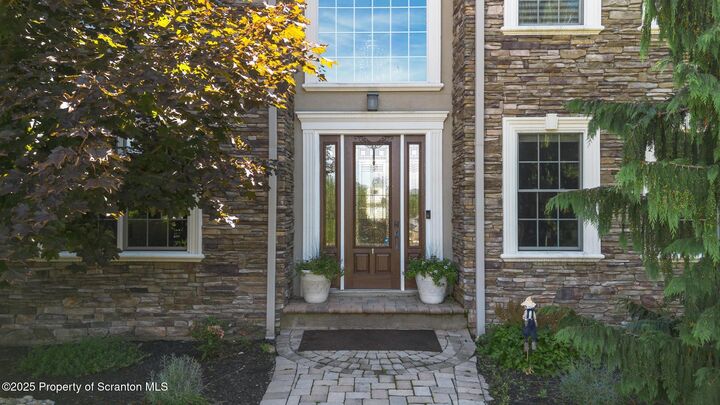 Property Photo: 117 Wellington Drive PA 18444