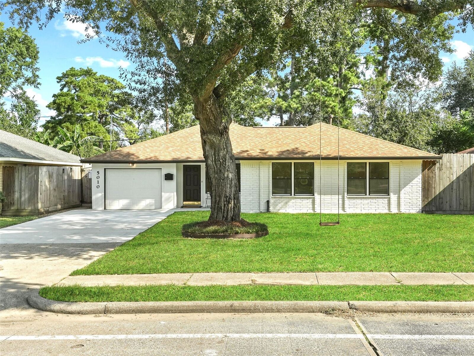 Property Photo: 5010 W 43rd Street TX 77092