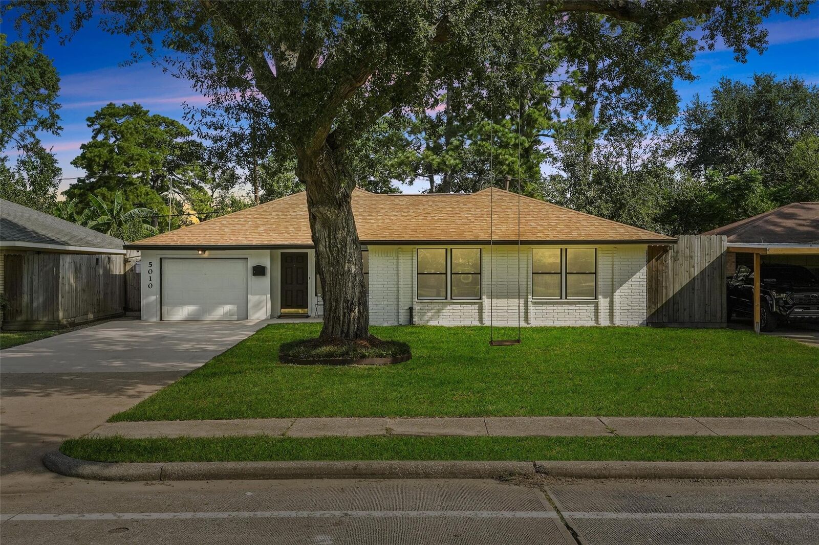 Property Photo:  5010 W 43rd Street  TX 77092 