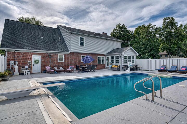 Property Photo:  424 Summerland Court  IN 47712 
