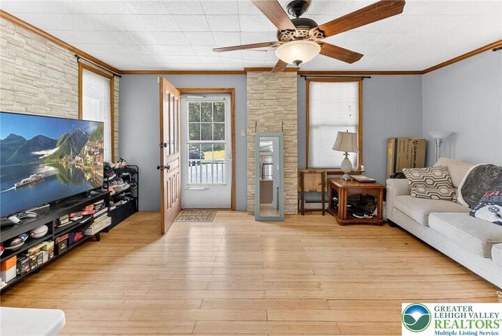 Property Photo: 737 W Lincoln Street PA 18042