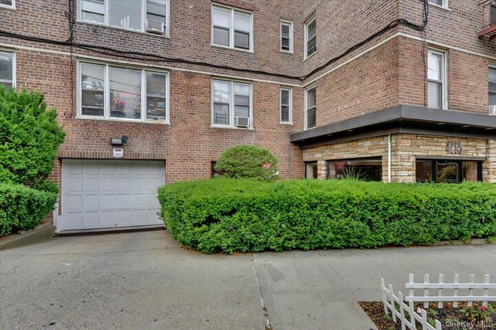 Property Photo:  4265 Webster Avenue 7C  NY 10470 