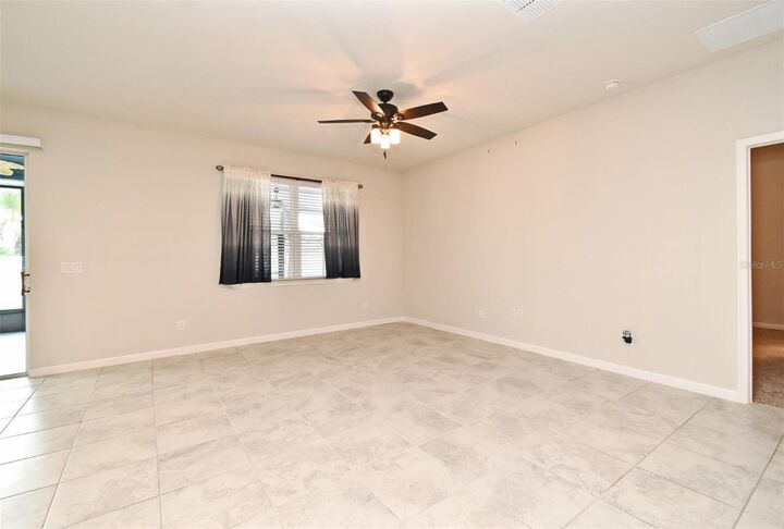 Property Photo: 3861 Hanworth Loop FL 32773