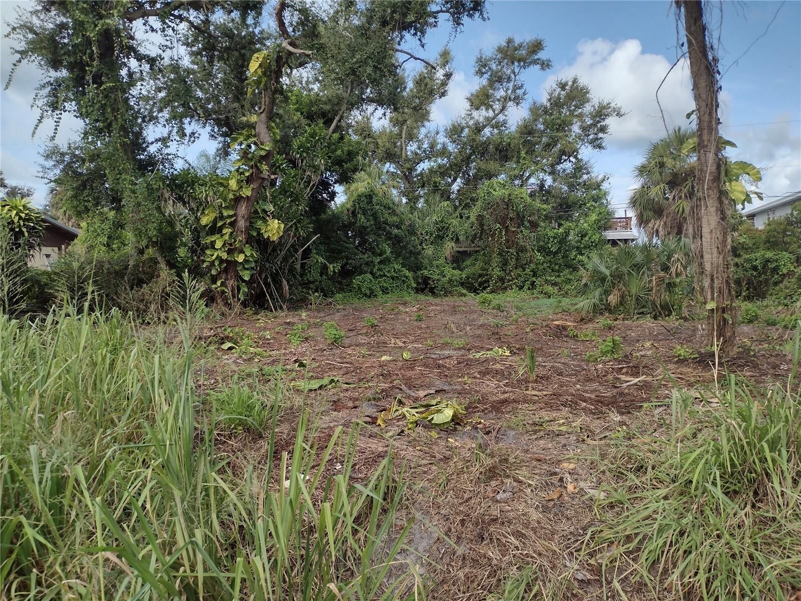 Property Photo:  